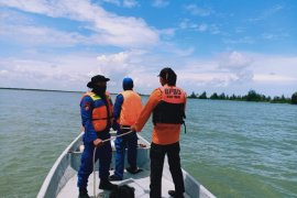 Antisipasi masuk Rohingya, Satpolairud bersama TNI AL patroli diperairan