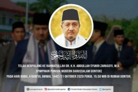 Khofifah doakan KH Abdullah Syukri "husnul khotimah"