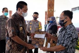434 PKL Kota Magelang terima modal usaha