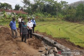 Komisi III DPRD Kulon Progo tinjau pembangunan irigasi kawasan Bukit Menoreh