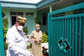 Pasangan 'Yutuber' kampanye "door to door"