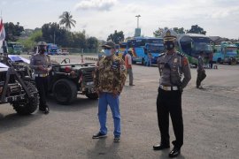 Ditlantlantas Polda Lampung dan komunitas Jeep Willis gelar bakti sosial
