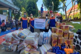 BRI serahkan bantuan  korban kebakaran di Dok IX Jayapura