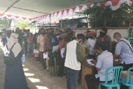 Ratusan warga Pontianak antre untuk dapatkan BST