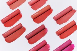 Lipstik konsep hibrida yang menempel bagai "lip tint"