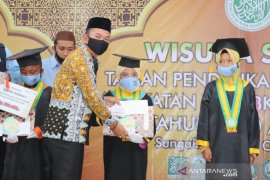 2.346 santri di Bangka ikuti wisuda dengan protokol kesehatan