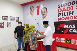 Eri Cahyadi bebaskan ijazah pelajar SMA Surabaya yang ditahan