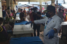 Pemkot Jayapura segel beberapa toko pedagang pasar Hamadi