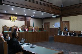 Eks Sekjen MA Nurhadi dan menantunya dituduh terima suap Rp45,726 miliar