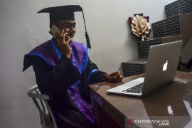 Wisuda sarjana secara virtual