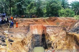 Kapolda- Gubernur Sumsel tinjau  lokasi tambang ilegal di Muara Enim