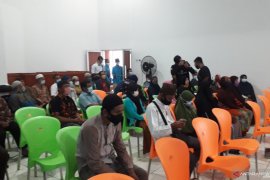 KNPI-Polres Bangka Tengah bagikan 208 paket sembako untuk guru mengaji