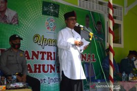 Sekda Bone Bolango ajak santri perang melawan kemiskinan