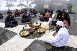 Ritual sesaji Pisungsung Gunung