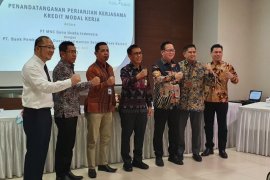 Bank Kalsel tandatangani perjanjian kredit modal kerja dengan MNC Guna Usaha
