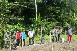 Satgas TMMD ke-109  bantu warga Atinggola-Gorut tanam jagung