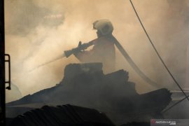 Gudang mebel di Surabaya terbakar