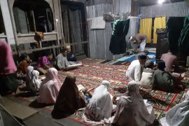Muallaf Suku Akit di pulau terluar Riau membutuhkan Alquran