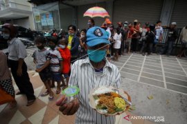 Makan Gratis  Untuk Semua Orang Page 1 Small