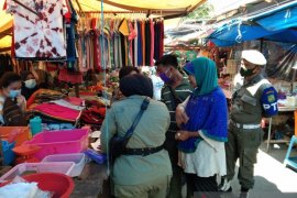 Satgas gencar razia penggunaan masker di pusat perbelanjaan  di Medan