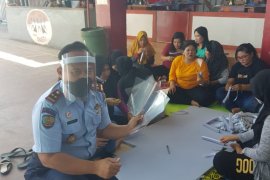 Warga Rutan Dumai produksi face shield dan masker cegah COVID-19