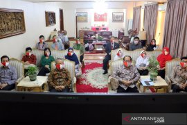 Belasan staf KBRI Pyongyang tinggalkan Korut melalui China