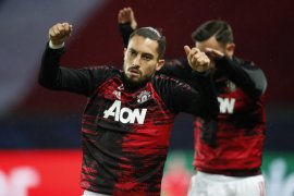 Bek MU Alex Telles positif COVID-19