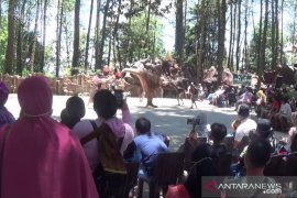 Pengunjung padati tempat wisata di lereng Gunung Lawu Magetan