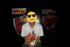 Spesialis pencuri rumah kosong diborgol polisi saat teguk miras di Loteng