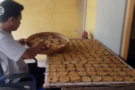 Kegigihan difabel penjual rengginang tiwul di kala pandemi