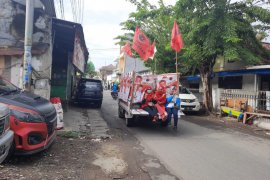 Srikandi PDIP Surabaya blusukan gaet pemilih perempuan untuk Eri-Armuji