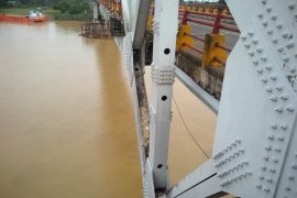 Sampah pedagang di Jembatan Aur Duri II