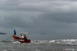 Kota Padang diprakirakan berpotensi muncul asap kabut pada Kamis
