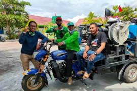 Perkumpulan Hijau Daun kembali penyemprotan disinfektan ke sekolah