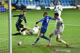 Leicester naik ke peringkat dua setelah menang 4-1 atas Leeds