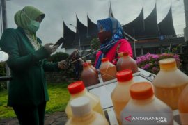 Transaksi Digital Pedagang Jamu Di Padang