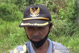 Video-Peti cemari bendungan air bersih warga Malilingin, Padang Batung