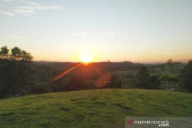 Diapit sunset dan sunrise, keindahan alam yang dimiliki Kampung Kamal