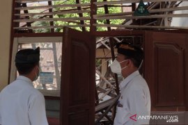 Pjs Bupati Karangasem tinjau gedung sekolah roboh