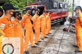 Tim SAR Basarnas Kerinci cari pelajar yang jatuh di air terjun