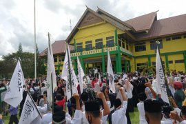 Mantan pejabat Aceh Tamiang berunjuk rasa, ini tuntutannya