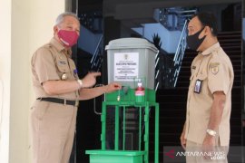 Bupati HST terima 25 alat cuci tangan portabel