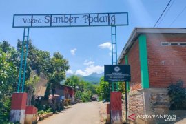 Berwisata di kampung madu "Sumber Podang"