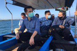 Wagub Emil Dardak nikmati wisata Bangsring Underwater Banyuwangi