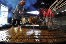 Penjualan gula tebu khas Kerinci Jambi