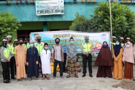 Ditlantas Polda Papua gelar bakti sosial di panti asuhan dan pondok pesantren