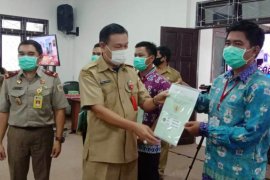 BPN Gumas serahkan 947 sertifikat tanah program PTSL ASN