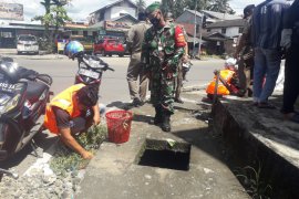 Tim gabungan Satpol PP Pasaman Barat razia warga yang tidak pakai masker (Video)