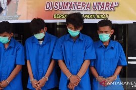 Polisi tangkap empat tersangka kasus rudapaksa siswi SMK di Toba