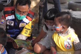 Pak Bhabin Sugeng ciptakan surga bagi anak-anak